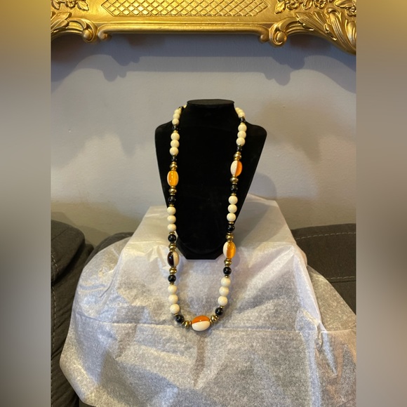 Vintage Amber Glass White Big Beaded Chunky
Gold Tone Women's Necklace - Picture 3 of 4